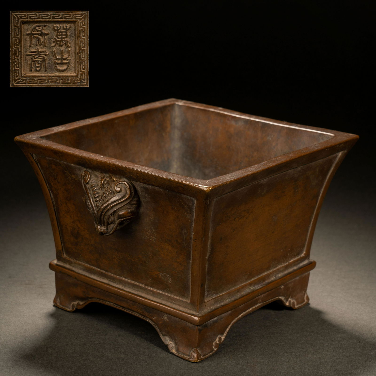 Ming Dynasty double-eared four-legged bronze furnace (1 of 7)