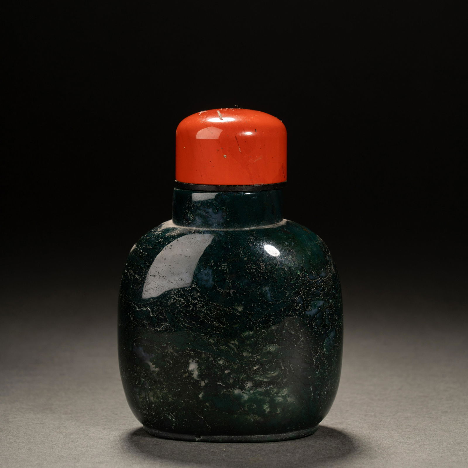 Qing Dynasty jade snuff bottle (1 of 7)