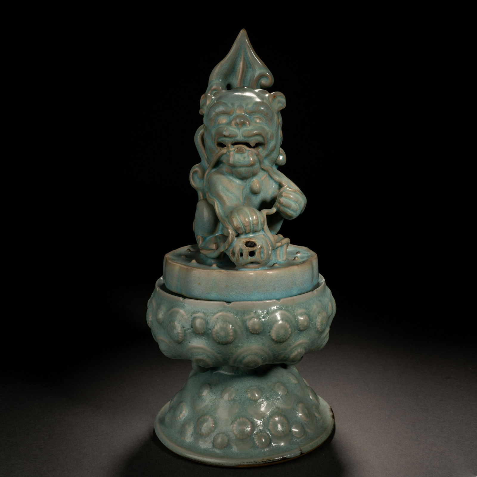 Song Dynasty celadon animal pattern aromatherapy (1 of 10)