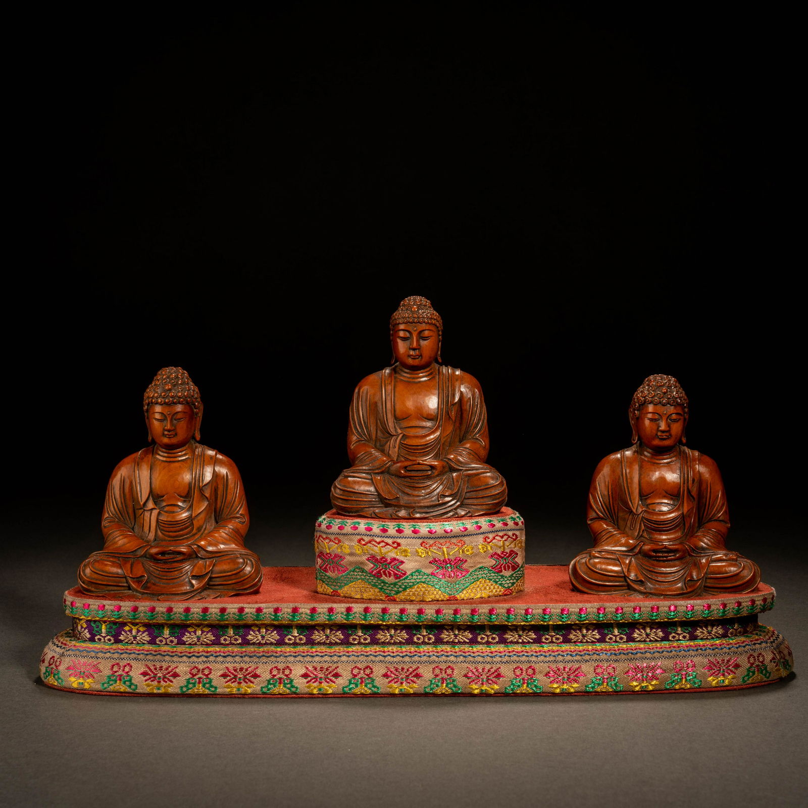 Qing Dynasty boxwood carved statue of Sakyamuni (1 of 9)