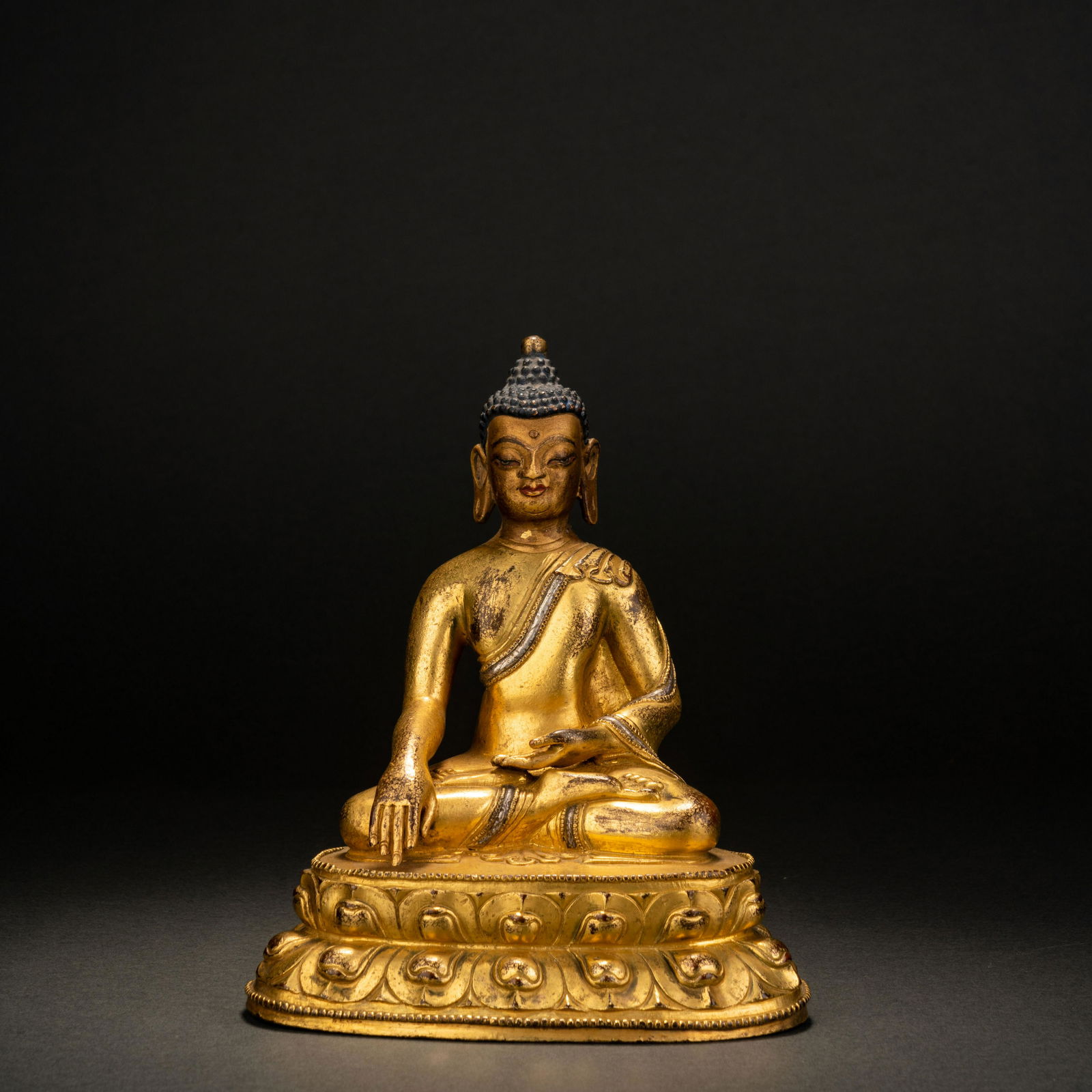 A gilt bronze statue of Sakyamuni, Qing Dynasty (1 of 9)