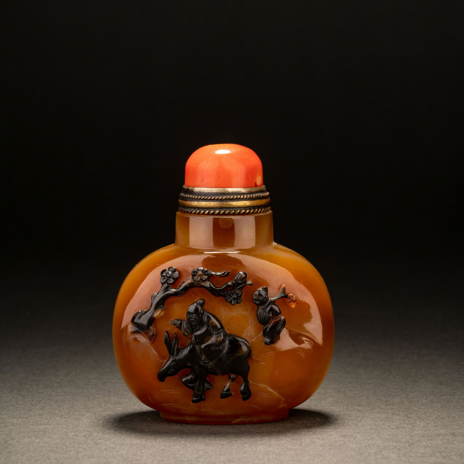 Qing Dynasty Agate Snuff Bottle (1 of 8)