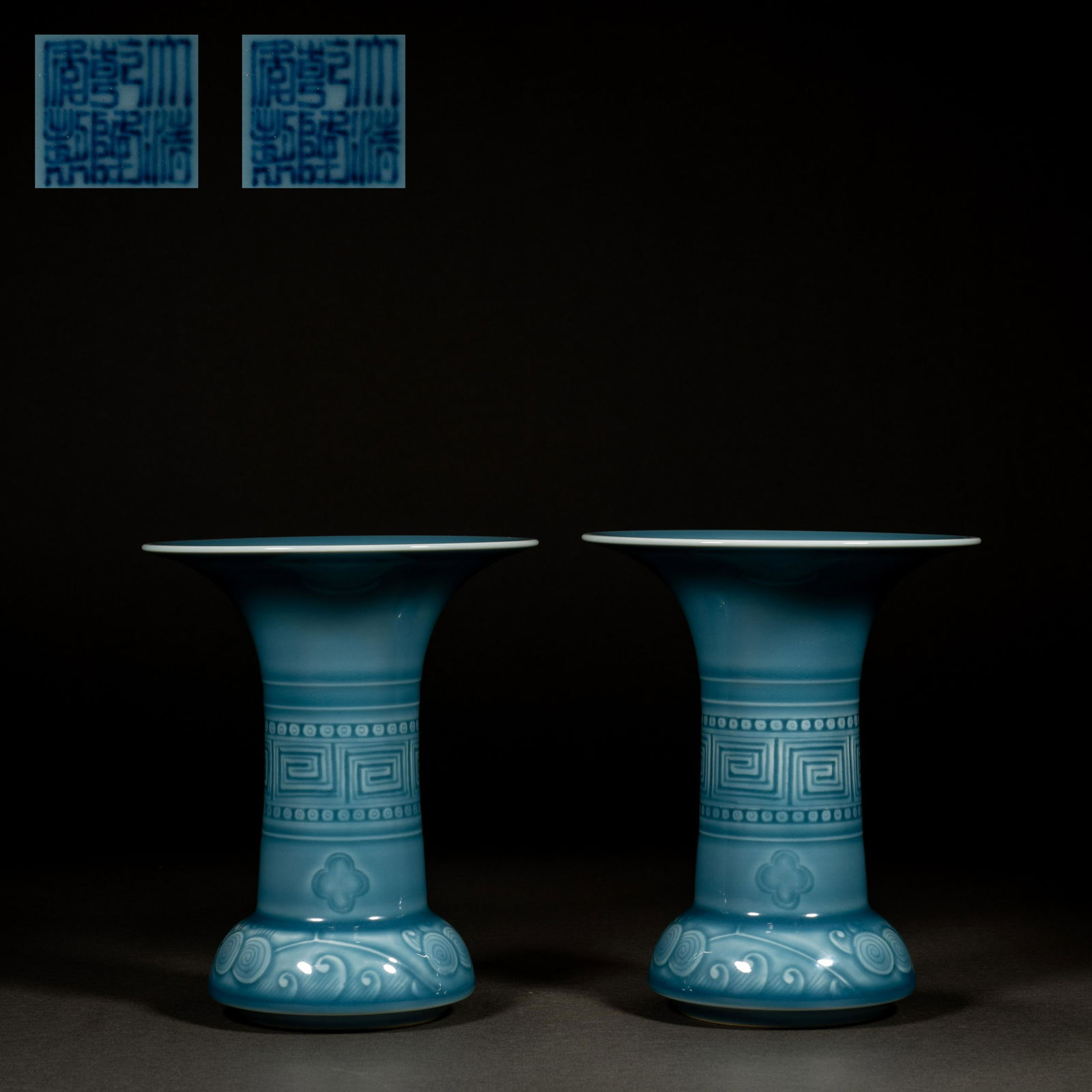 A pair of qianlong celadon-glazed flower goblets: H:17cm D:14cm