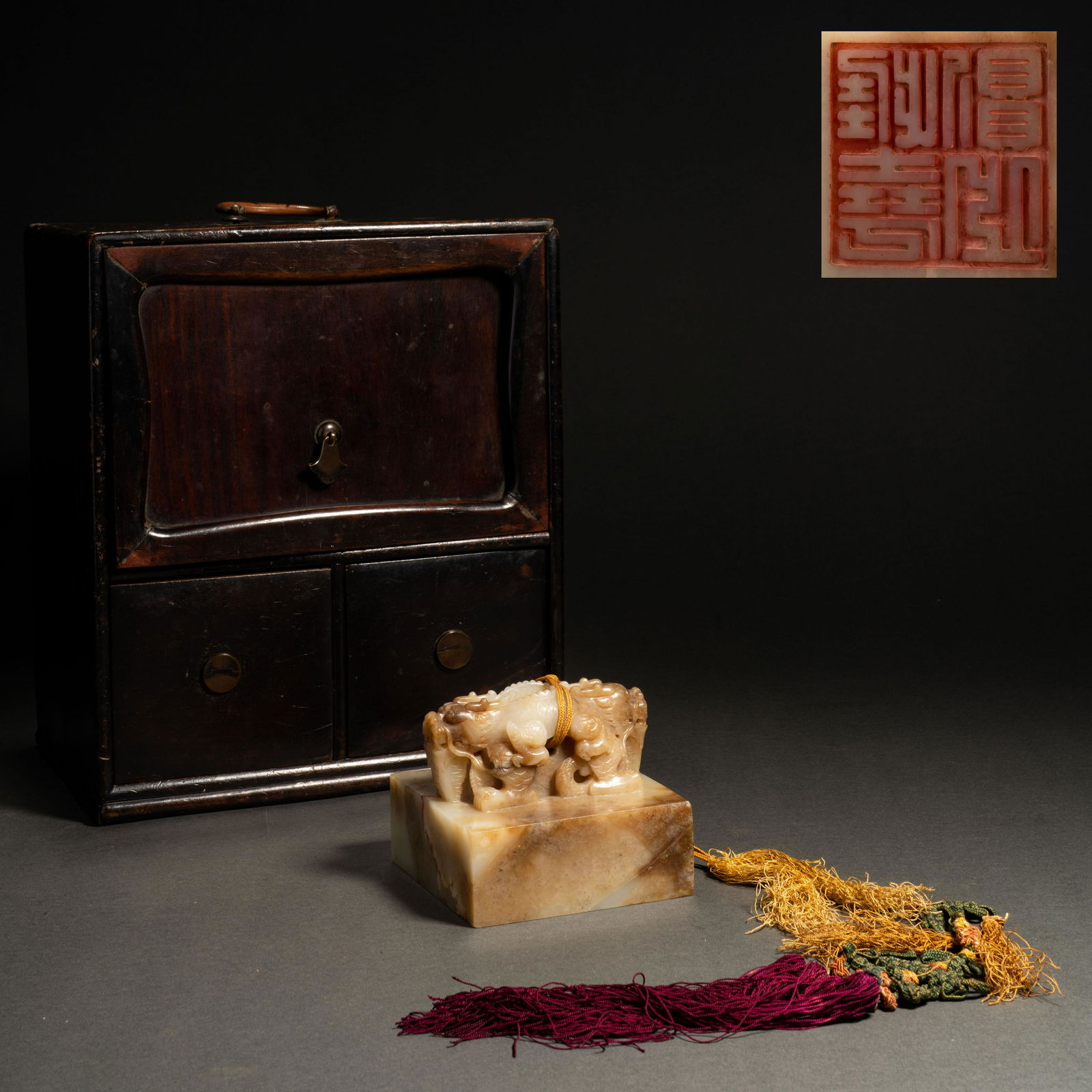 Qing Dynasty Hetian Jade Beast Button Seal (1 of 11)