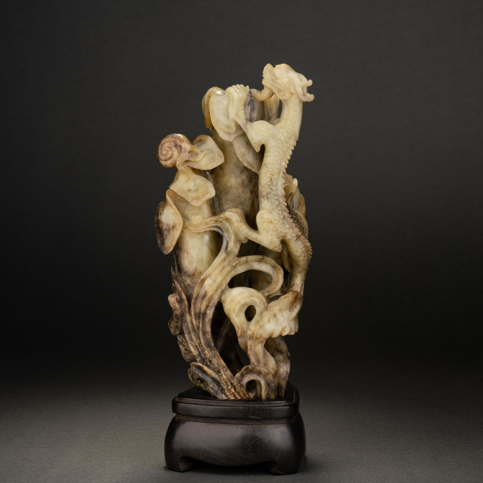 Qing Dynasty Hetian Jade Pan and Dragon Pattern Pen Holder (1 of 9)