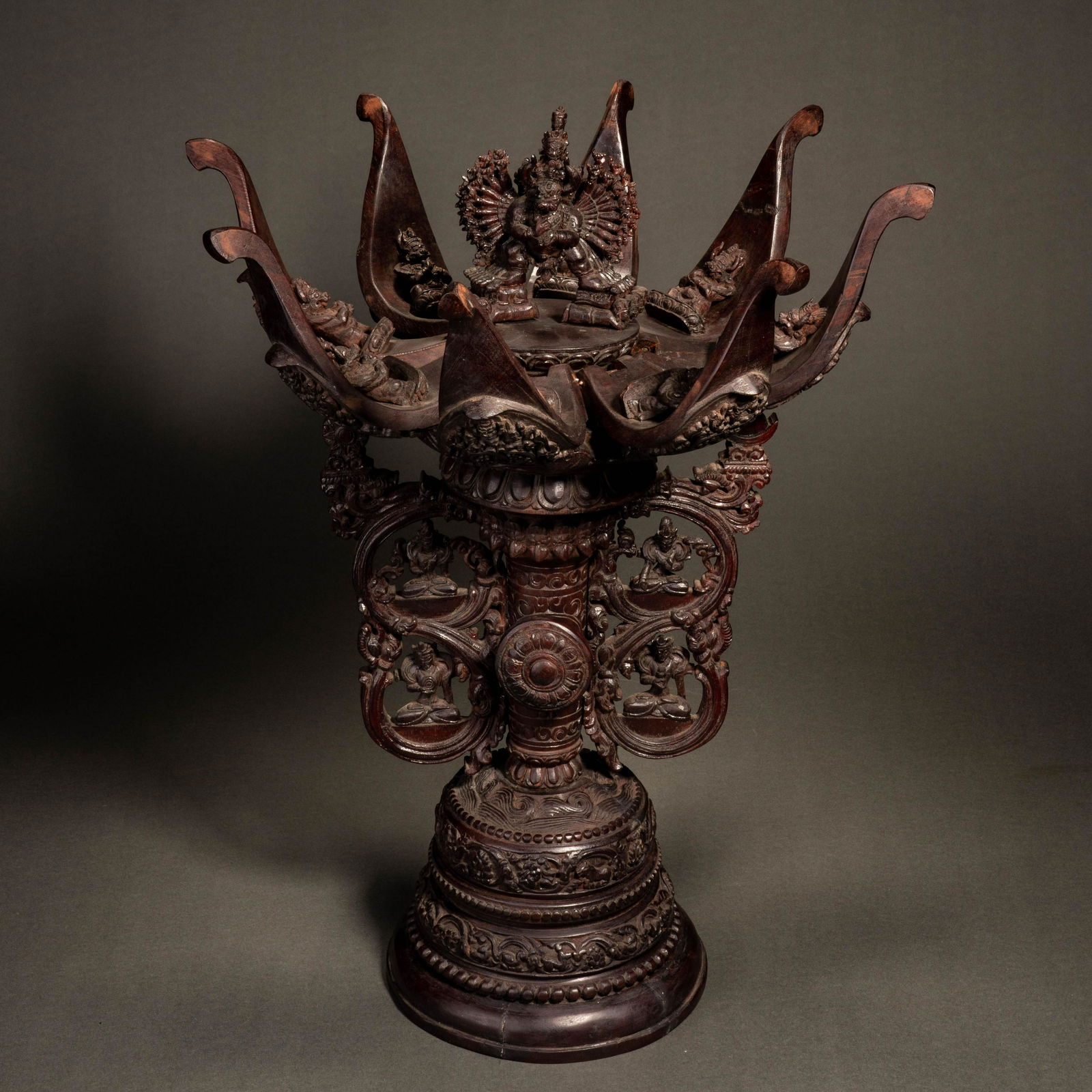 A red sandalwood vajra mandala of the Qing Dynasty (1 of 15)