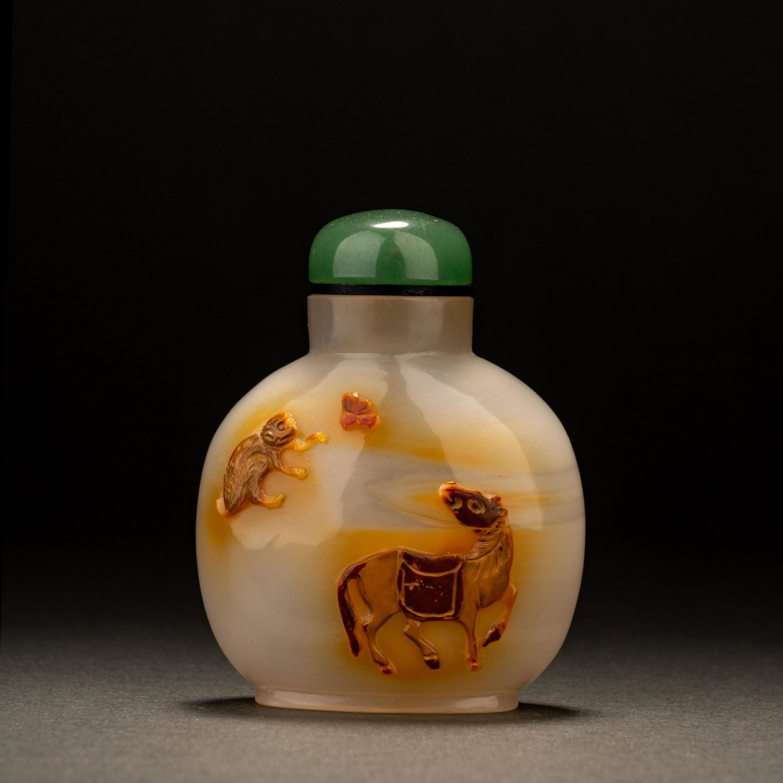 Qing Dynasty Agate Plastic Immediately Sealed Hou Snuff Bottle (1 of 8)