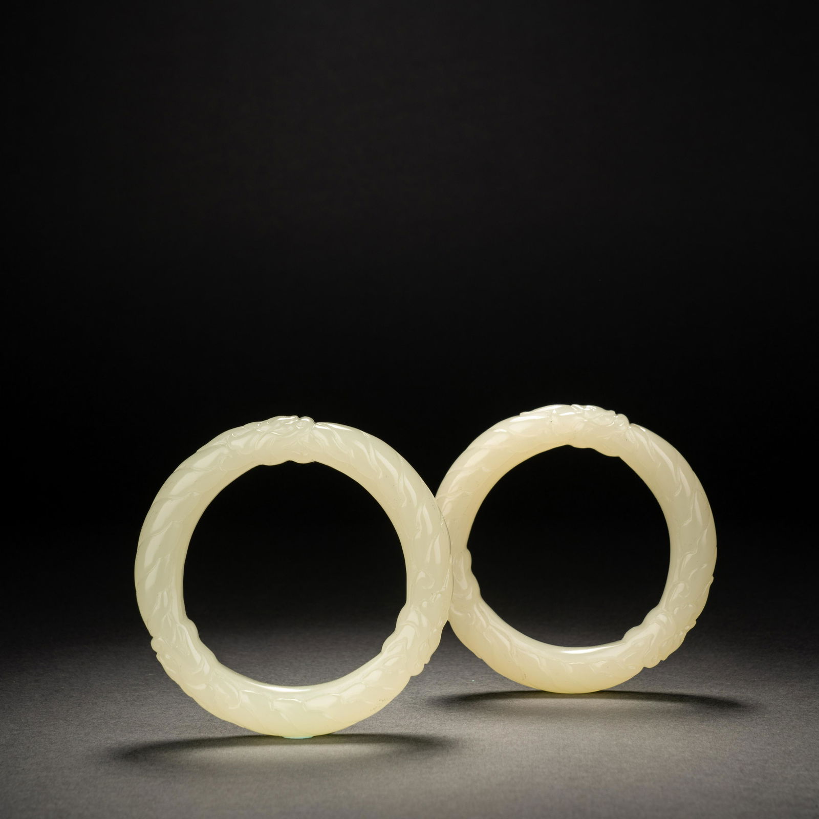 Qing Dynasty Hetian Jade Dragon Bracelet (1 of 7)