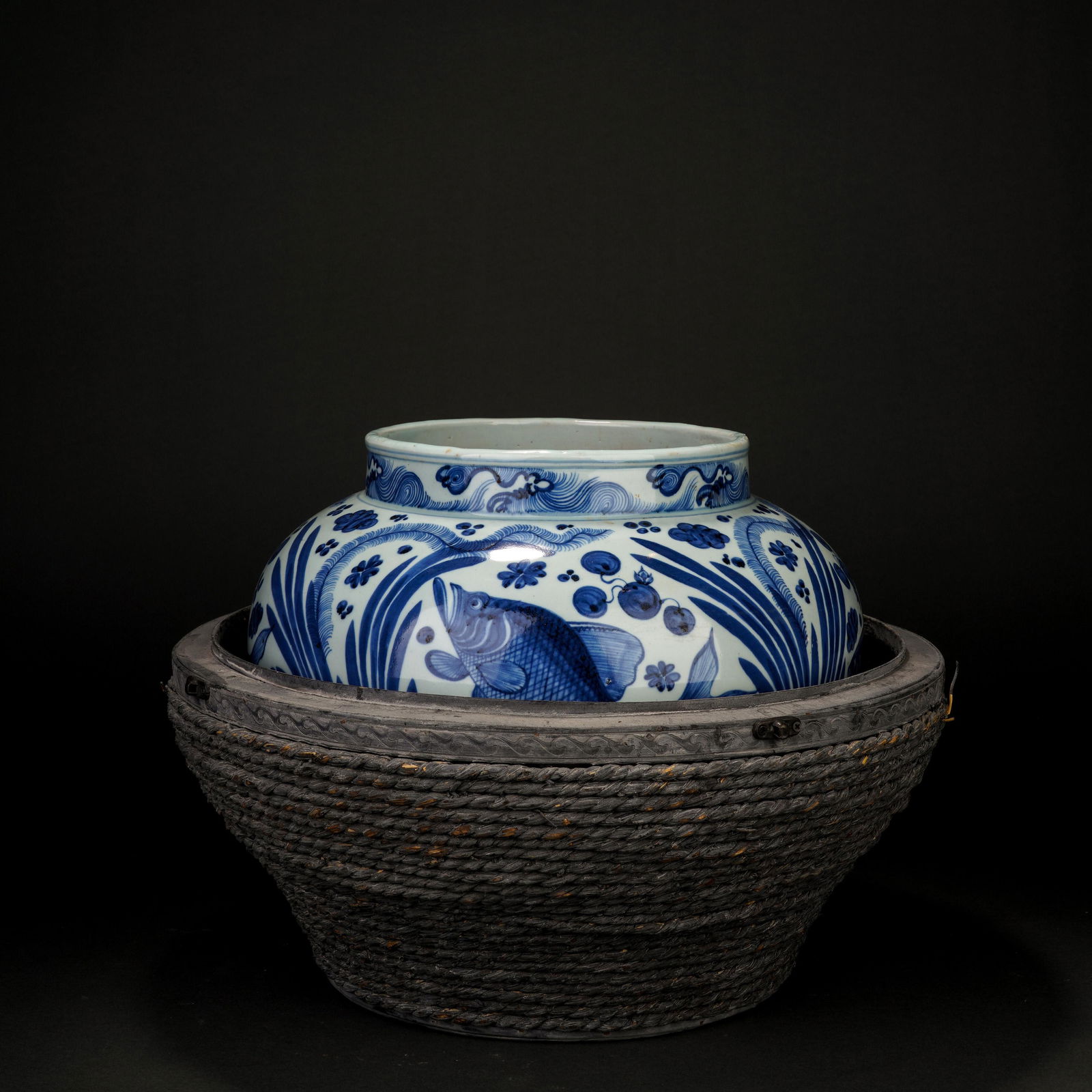 Yuan mackerel algae pattern jar (1 of 9)