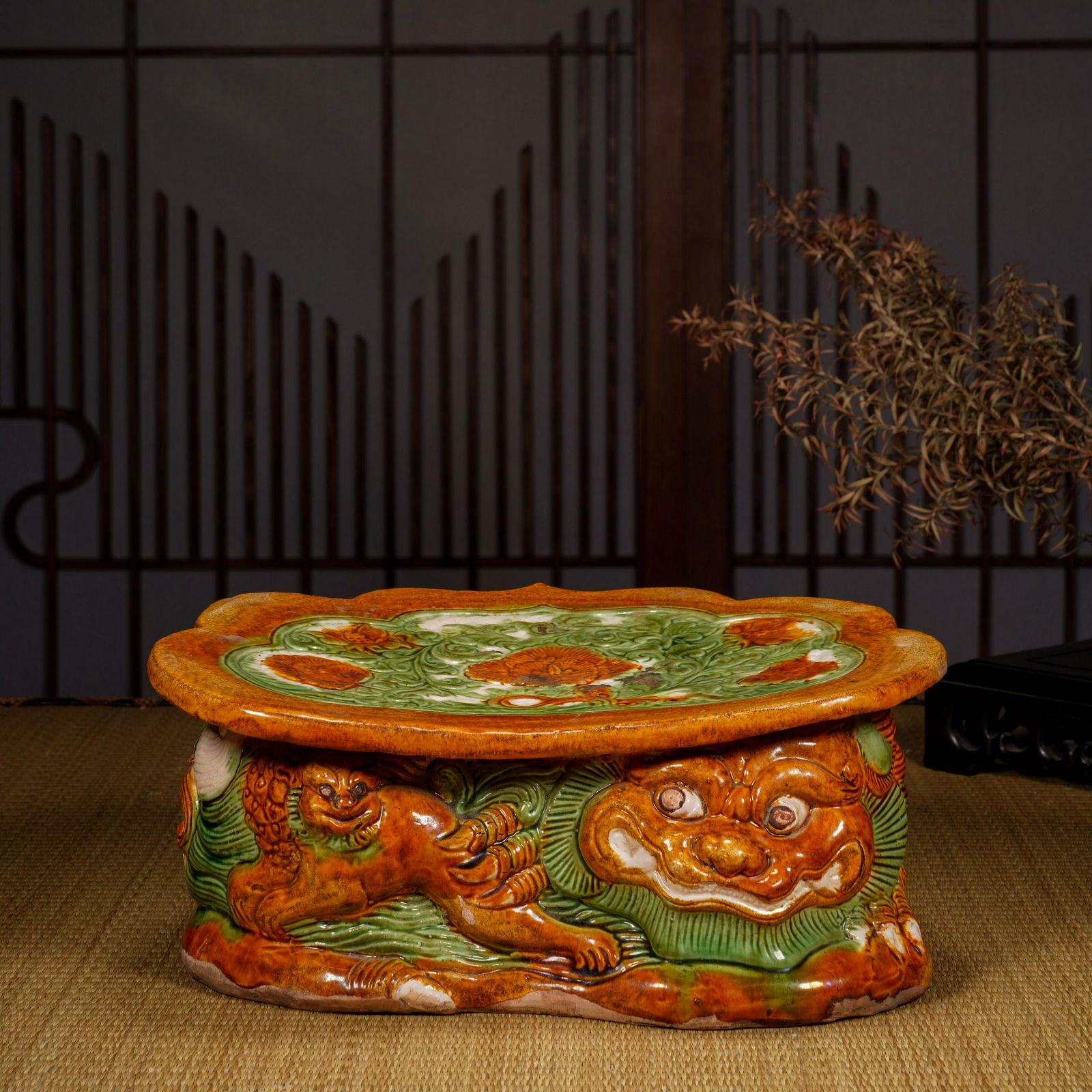 Liao Dynasty three-color lion pillow (1 of 9)