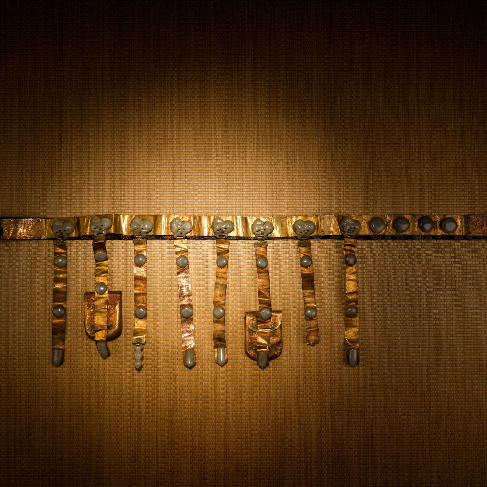 A gilt bronze inlaid Hetian jade belt plate in the Jin Dynasty of the Liao Dynasty (1 of 9)