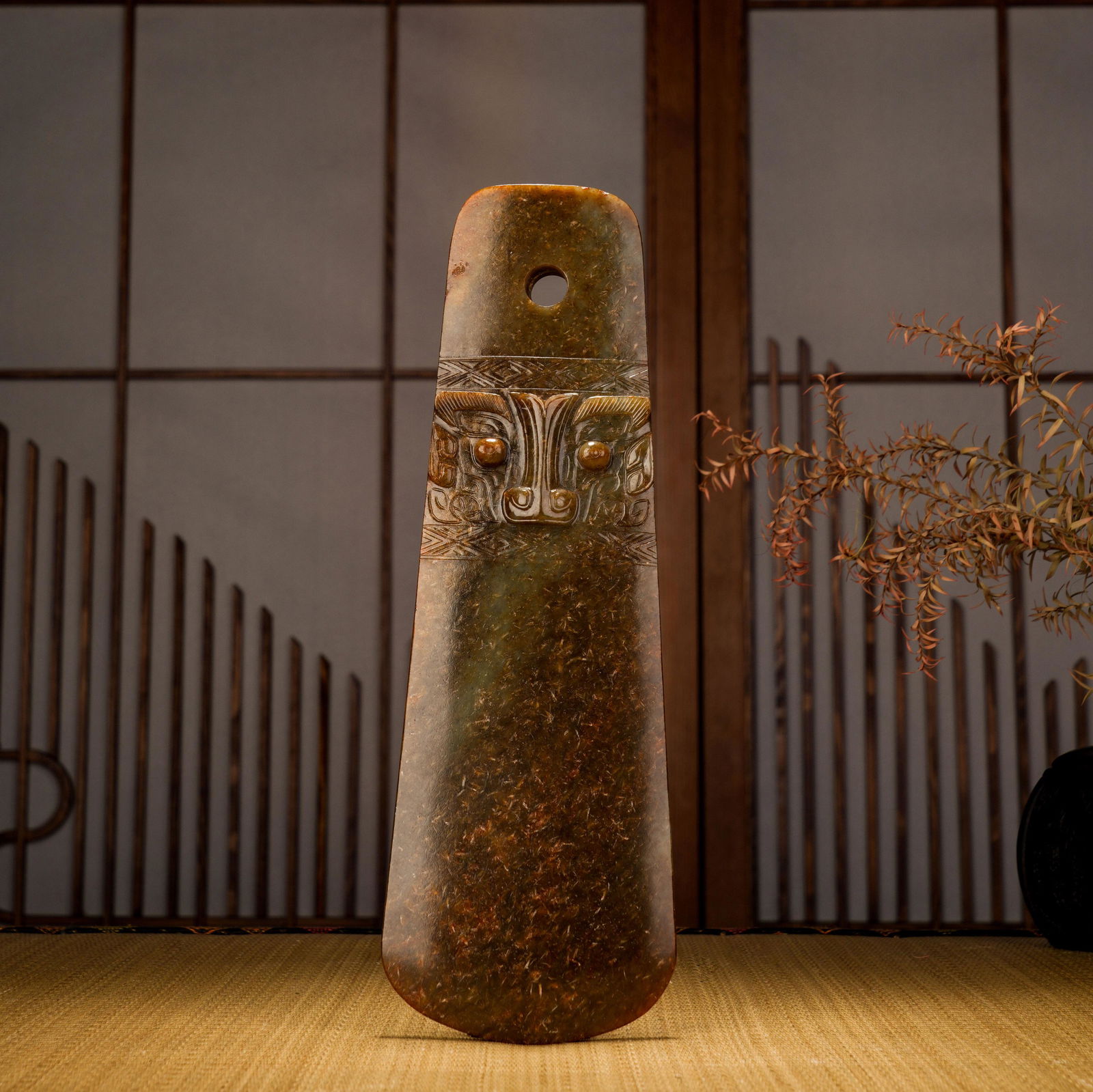 Han Dynasty Hetian jade animal pattern wat plate (1 of 11)