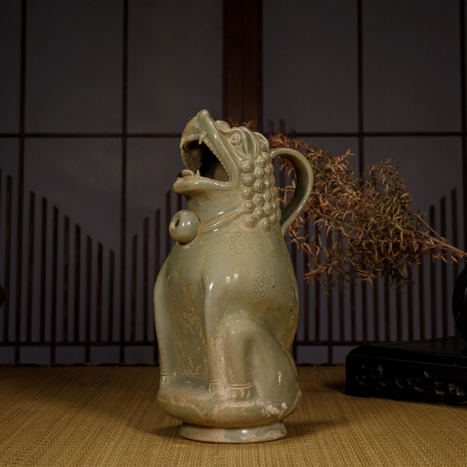 Tang Dynasty Yue Kiln Secret Color Porcelain Lion Pattern Serving Pot (1 of 8)