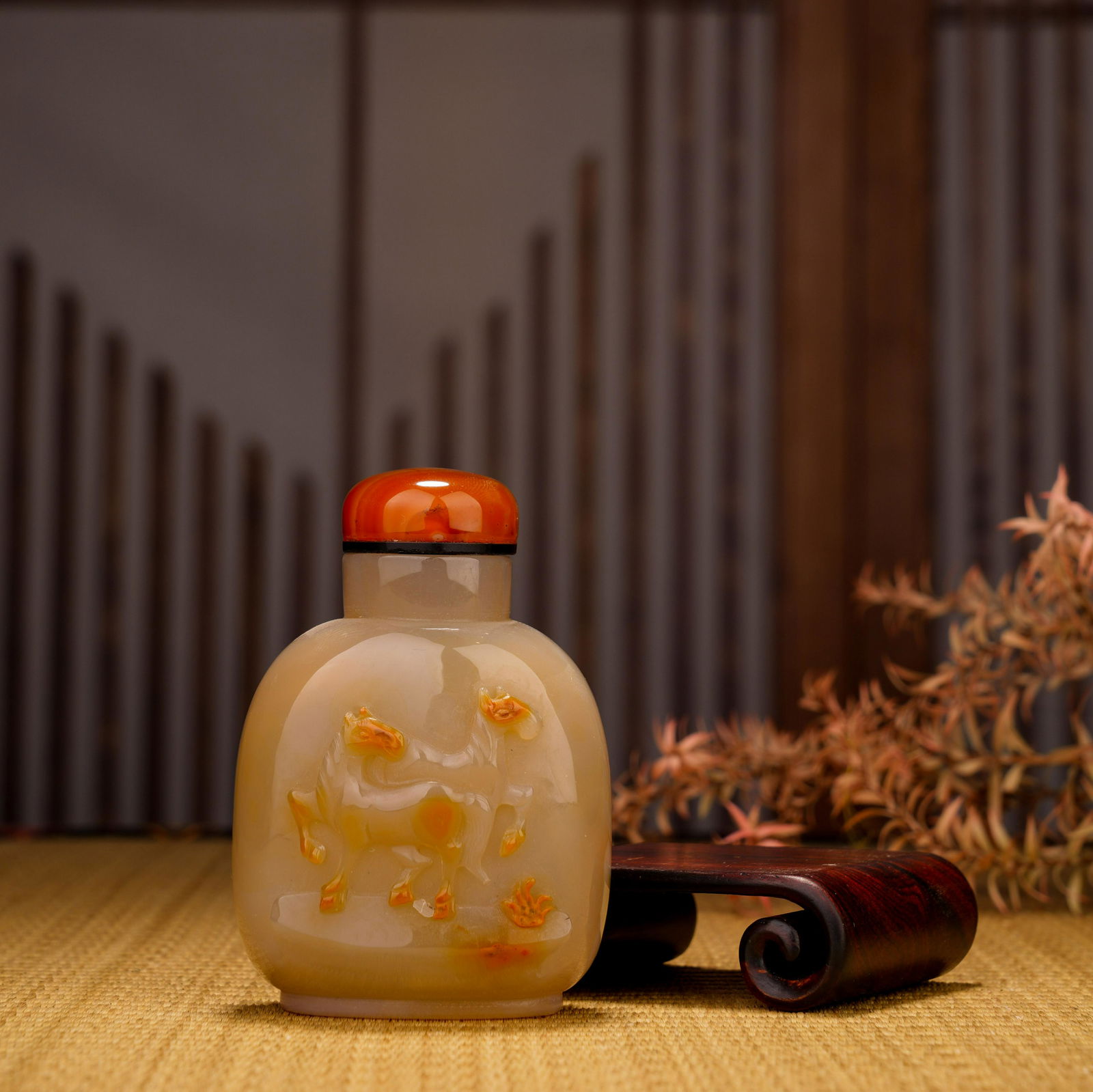 Qing Dynasty Agate Sculpture Horse Snuff Bottle (1 of 9)