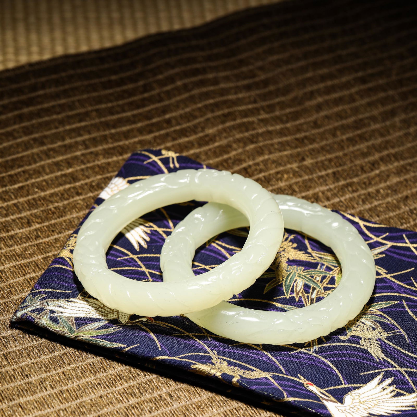 Qing Dynasty Hetian Jade Dragon Bracelet (1 of 9)