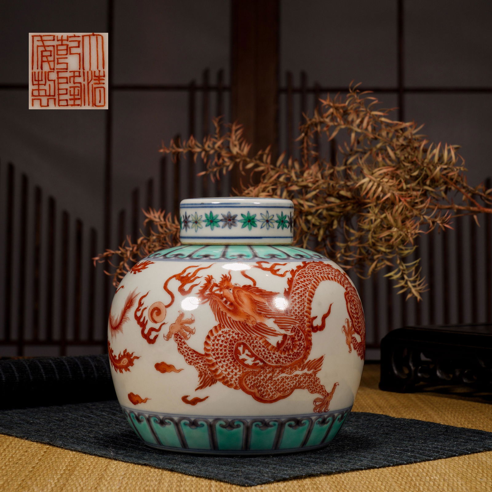 Qing Dynasty Alum Red Dragon Pattern Green Color Lid Jar (1 of 8)