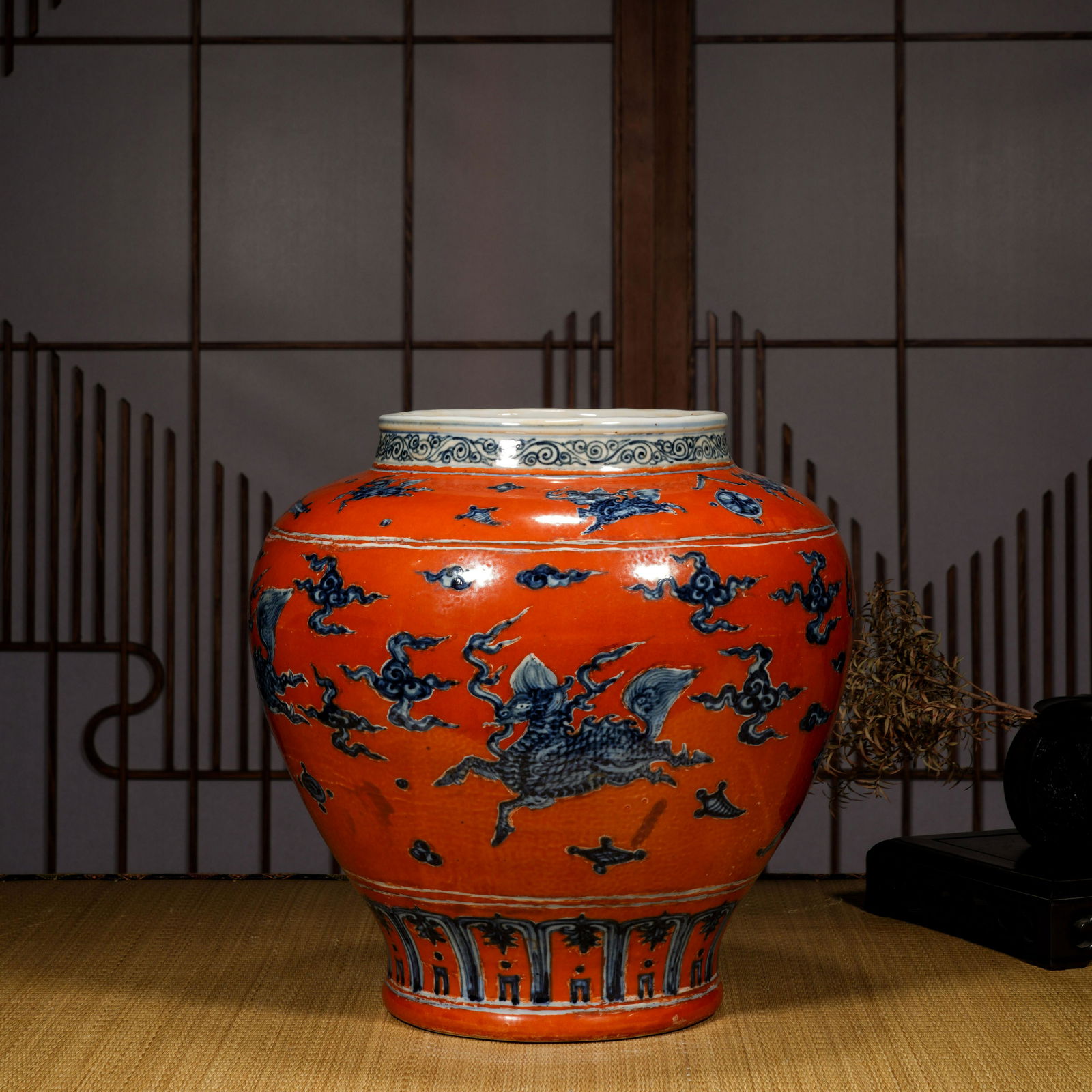 Ming Dynasty red ground blue and white auspicious animal pattern jar (1 of 9)