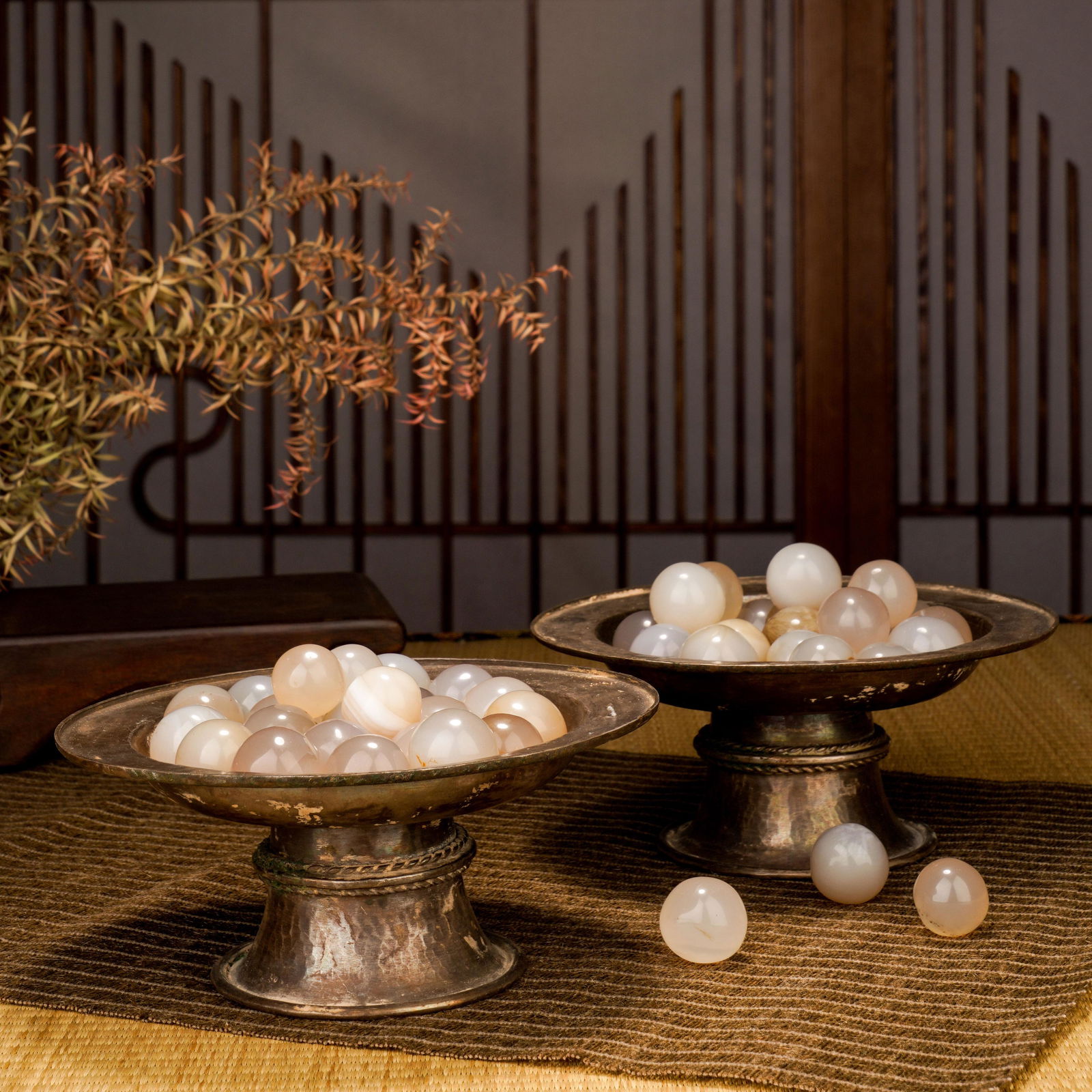 Song Dynasty silver offering plate and shadow relic (1 of 11)