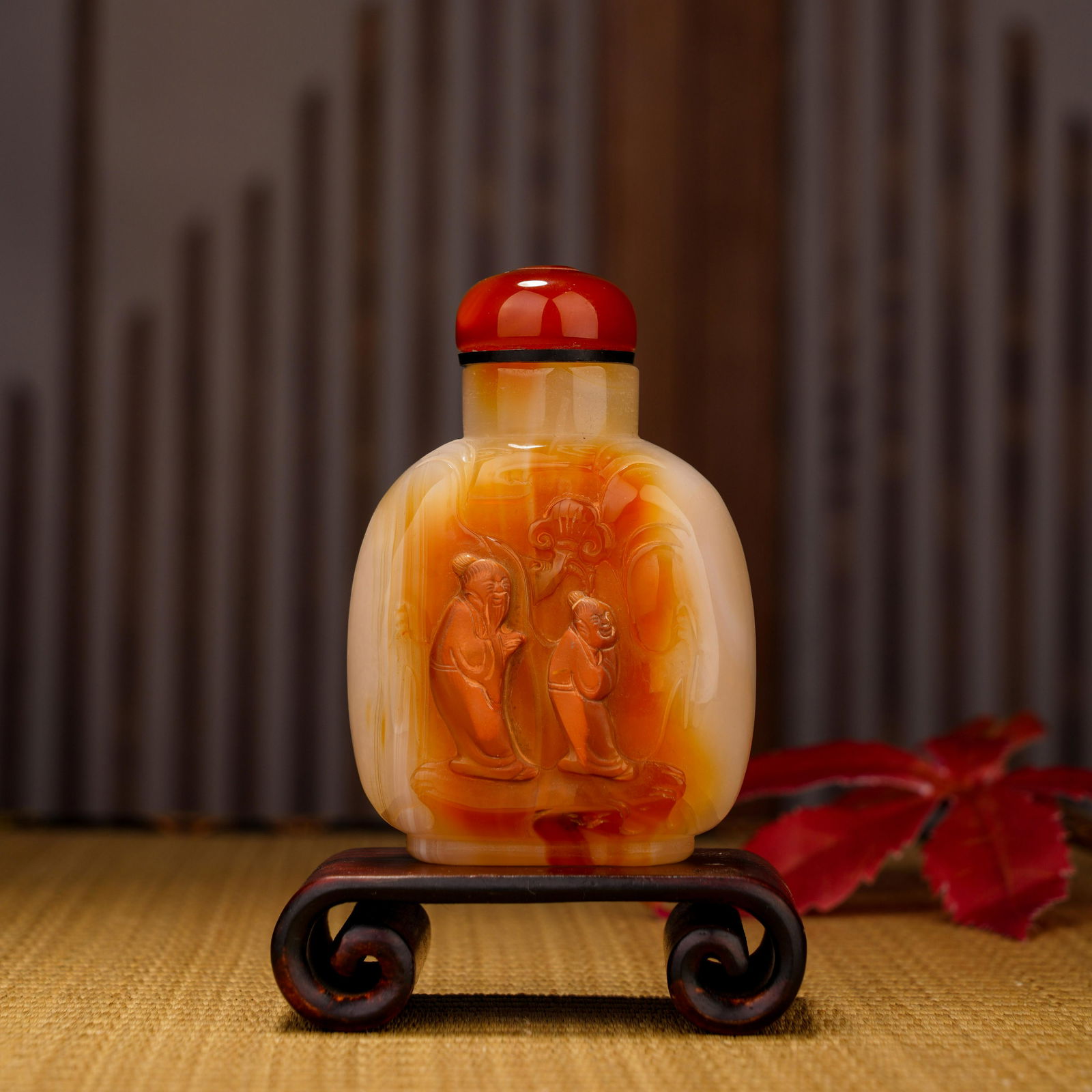Qing Dynasty Agate Snuff Bottle (1 of 9)