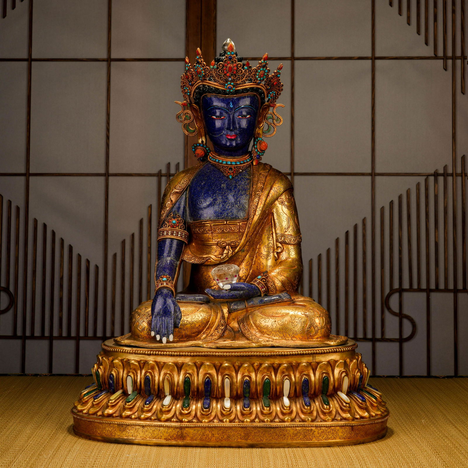 A Gilt Bronze Inlaid Lapis Lazuli Buddha Statue, Qing Dynasty (1 of 13)