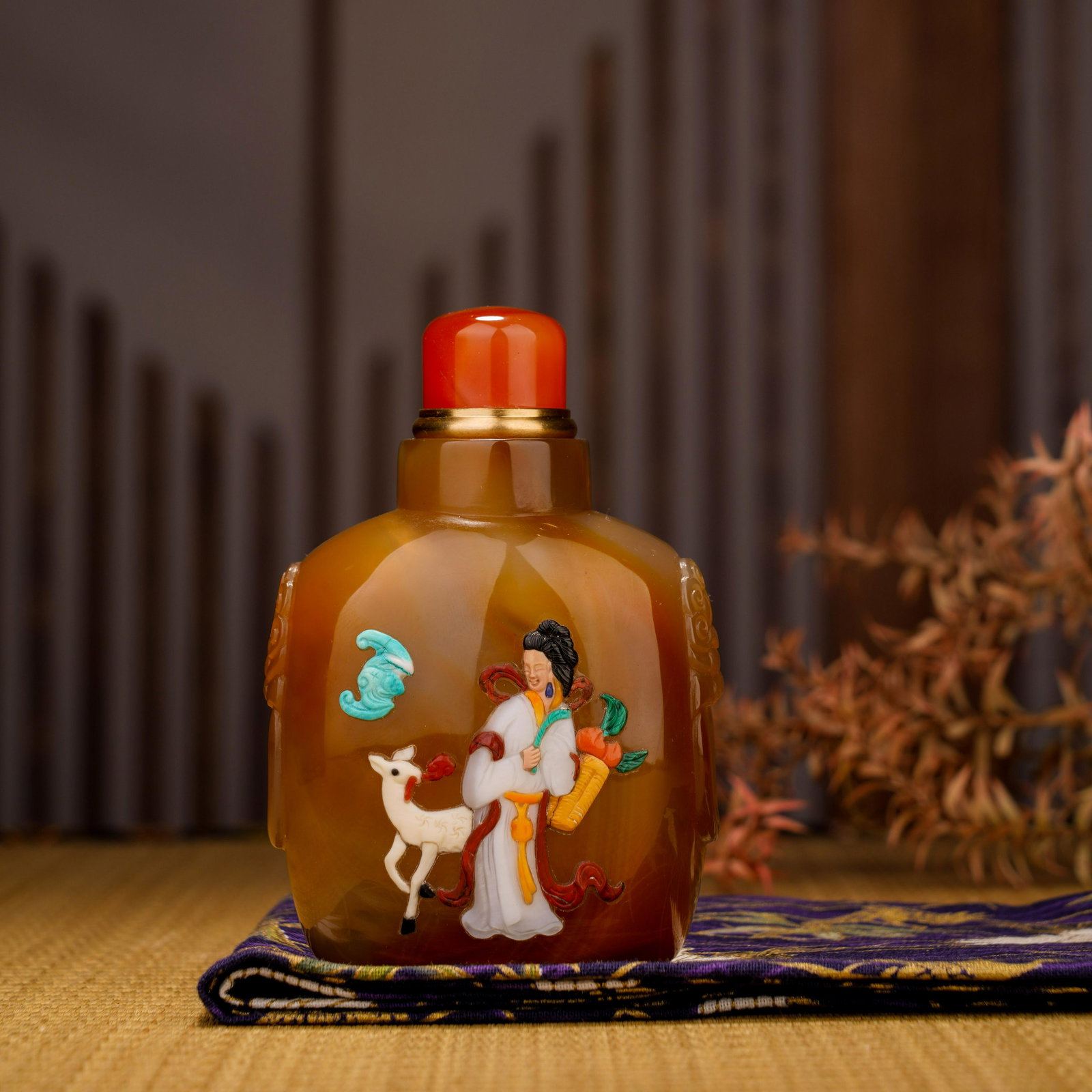 Qing Dynasty agate inlaid Baibao figure snuff bottle (1 of 10)