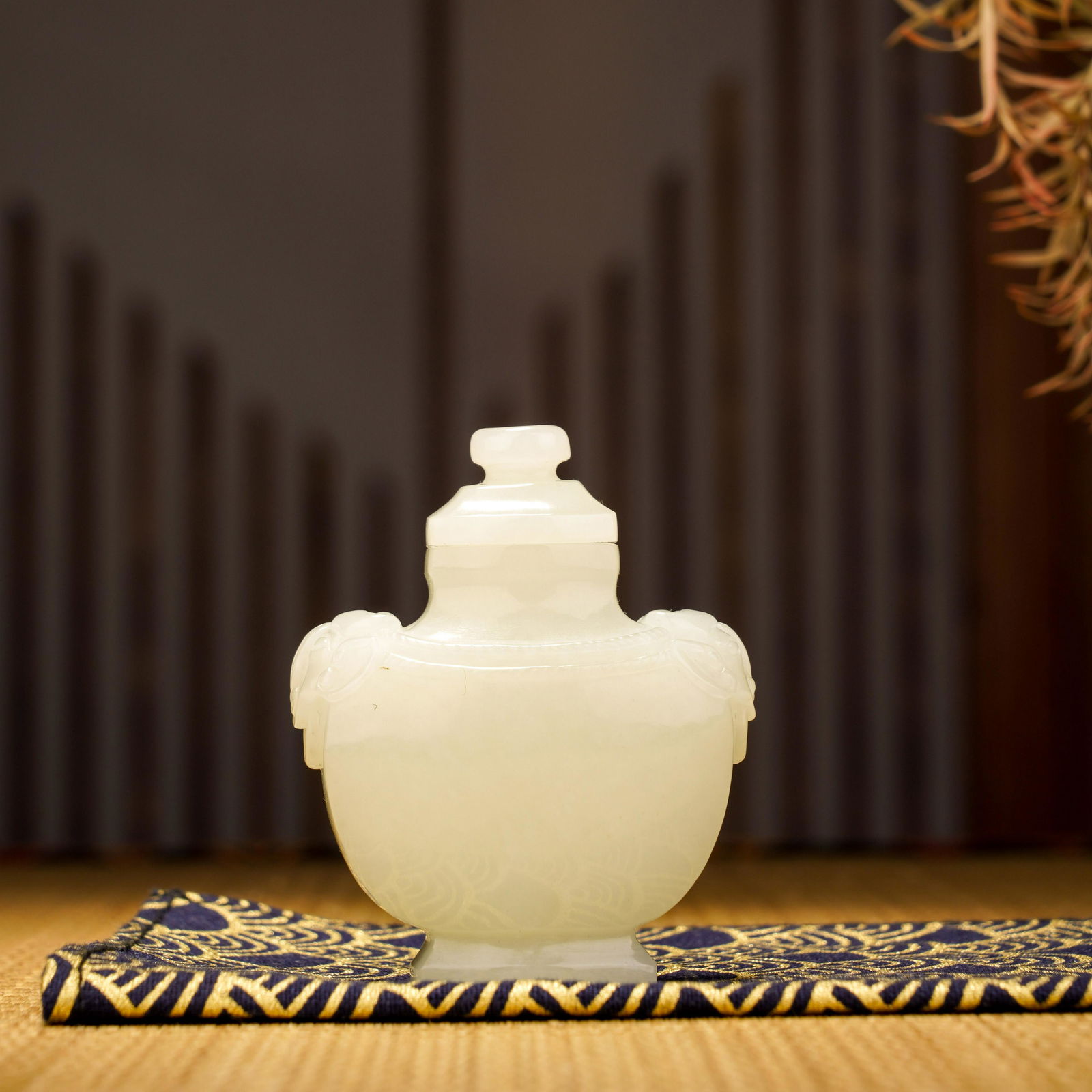 Qing Dynasty Hetian Jade Snuff Bottle (1 of 8)