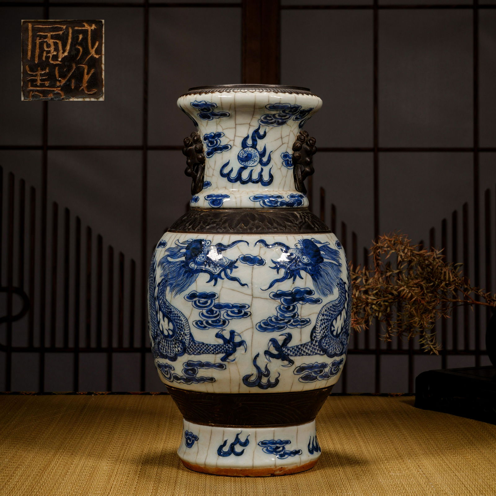 Ming Dynasty blue and white dragon pattern gallbladder vase (1 of 10)