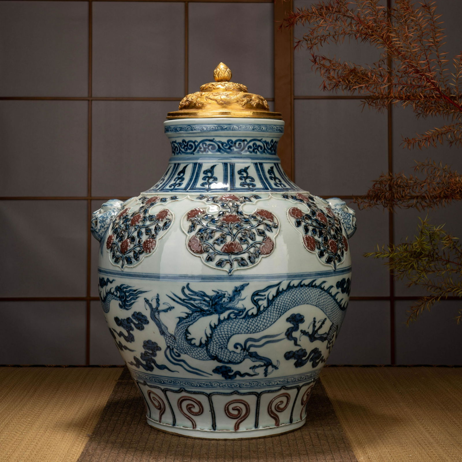 Yuan blue and white underglaze red dragon pattern pot inlaid silver gilt dragon pattern lid (1 of 11)