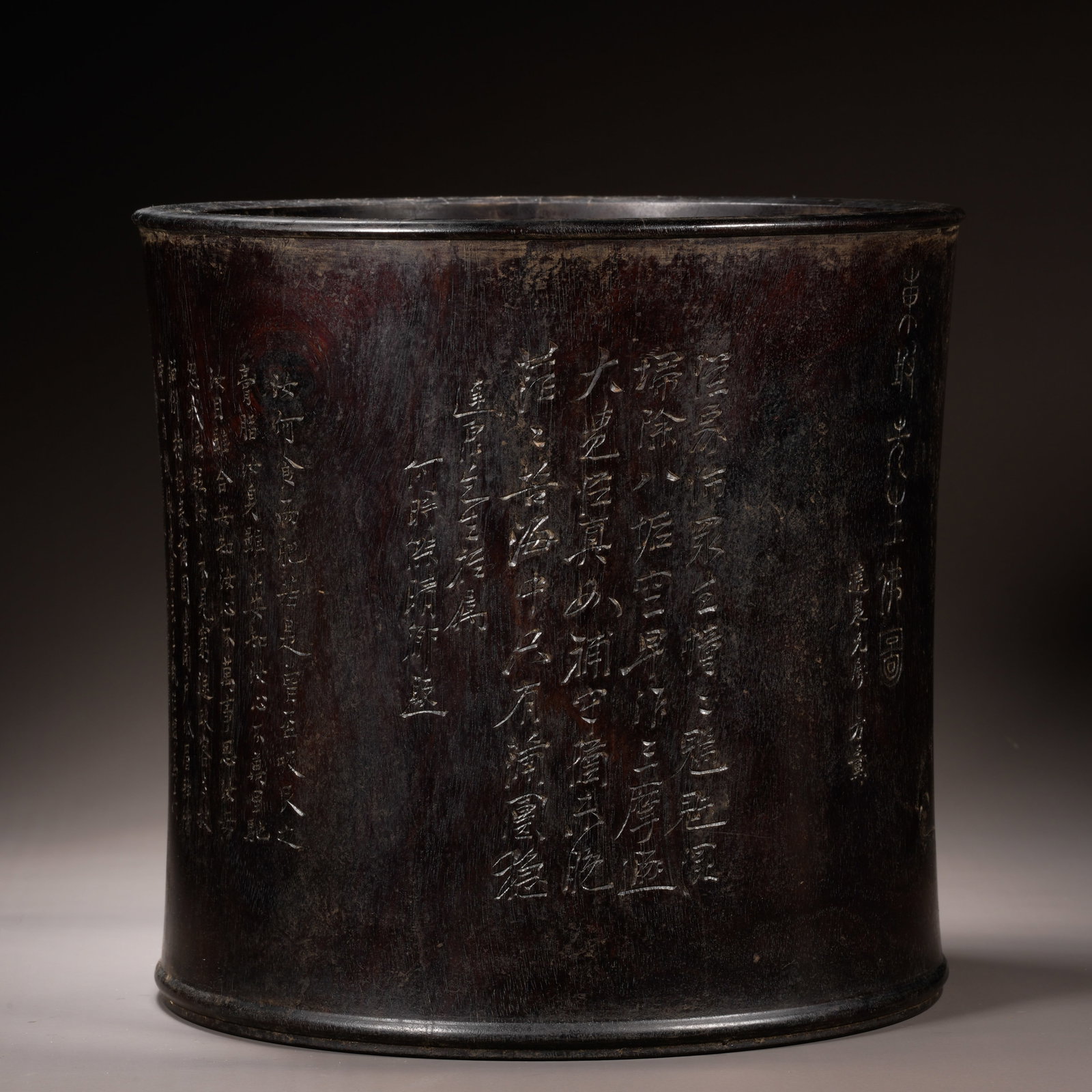 Rosewood Poetry Pen Holder: H:19.5cm W:20.5cm Wt:2050g