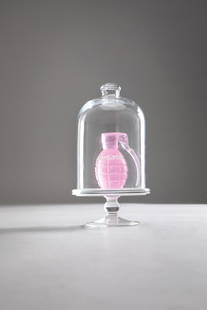 Silvia Levenson (1957). Scultura Amore.: Amore Scultura in vetro rosa a cera persa. Firma incisa Levenson 2/20 2017 h cm 23, diam. cm 12