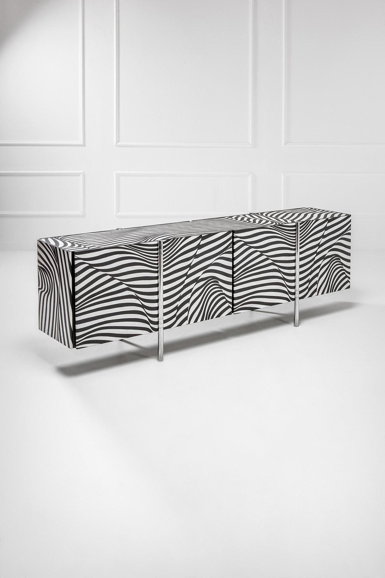 Sideboard mod. Amor Stripe 12, Trix and Robert Haussmann: Sideboard mod. Amor Stripe 12 Legno compresso, laminato plastico, acciaio. Prod. Wogg, 1980 ca.cm 80x240x54