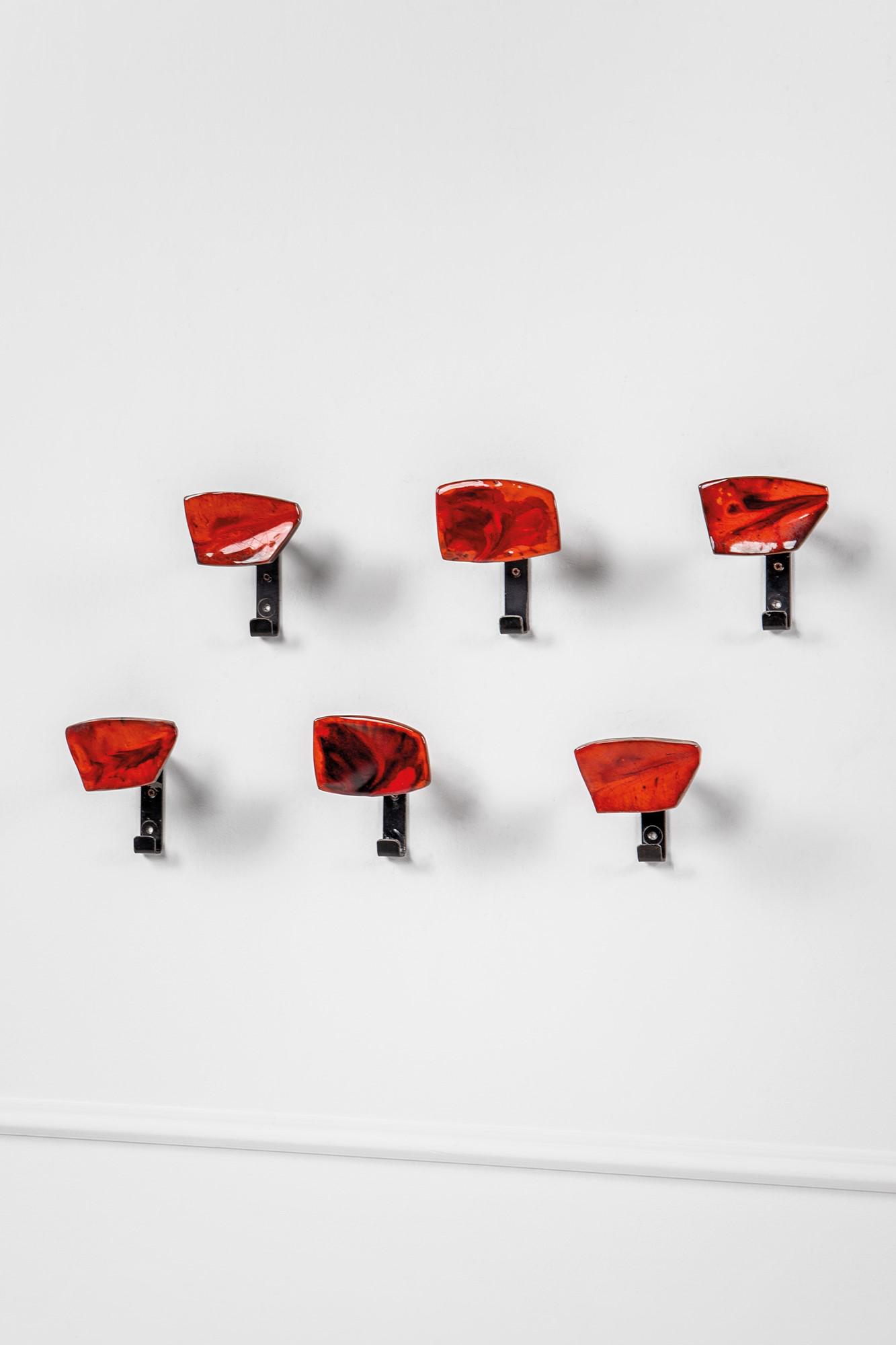 Sei appendiabiti, Victor Cerrato (1 of 3)