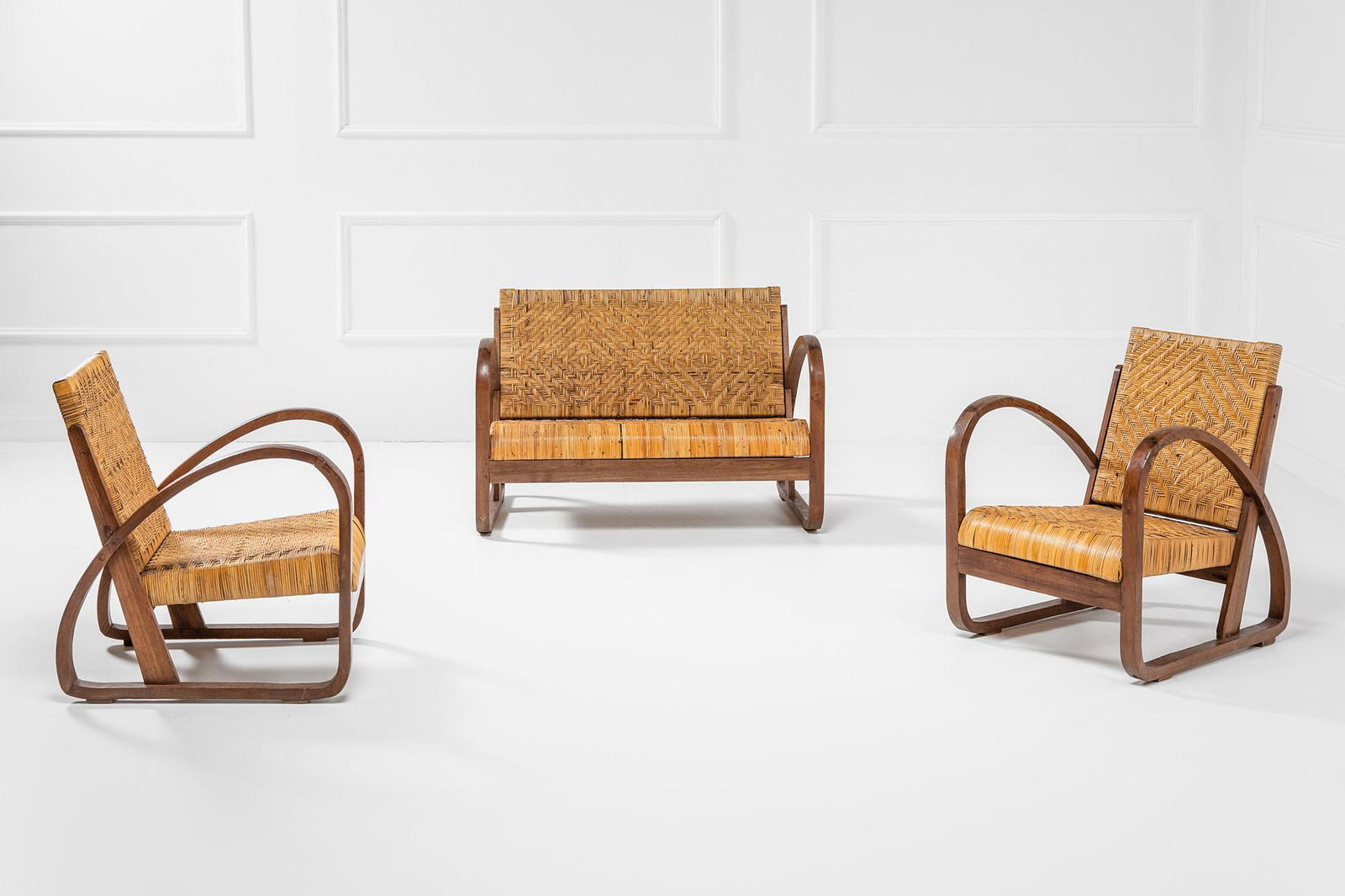 Salotto anni '40 composto da due poltrone e un divano (1 of 4)