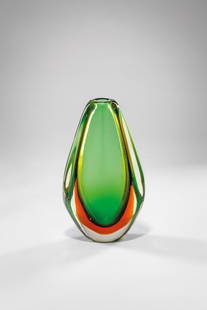 Mario Pinzoni - Vaso sommerso modello 13956: Vaso Vetro soffiato sommerso cristallo, ambra e verde. Seguso Vetri d’Arte, 1967-1968 h cm 30,5, largh. cm 17 Bibliografia: Marc Heiremans (a cura di), Seguso Vetri d’Arte. Glass Object