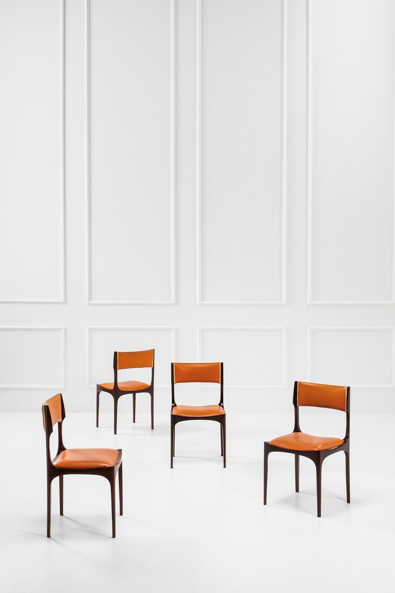 Giuseppe Gibelli, Quattro sedie mod. Elisabetta: Quattro sedie mod. Elisabetta Legno di faggio, similpelle. Prod. Sormani, 1961 ca. cm 82x48x42 Literature: Domus, n. 382, settembre 1961.