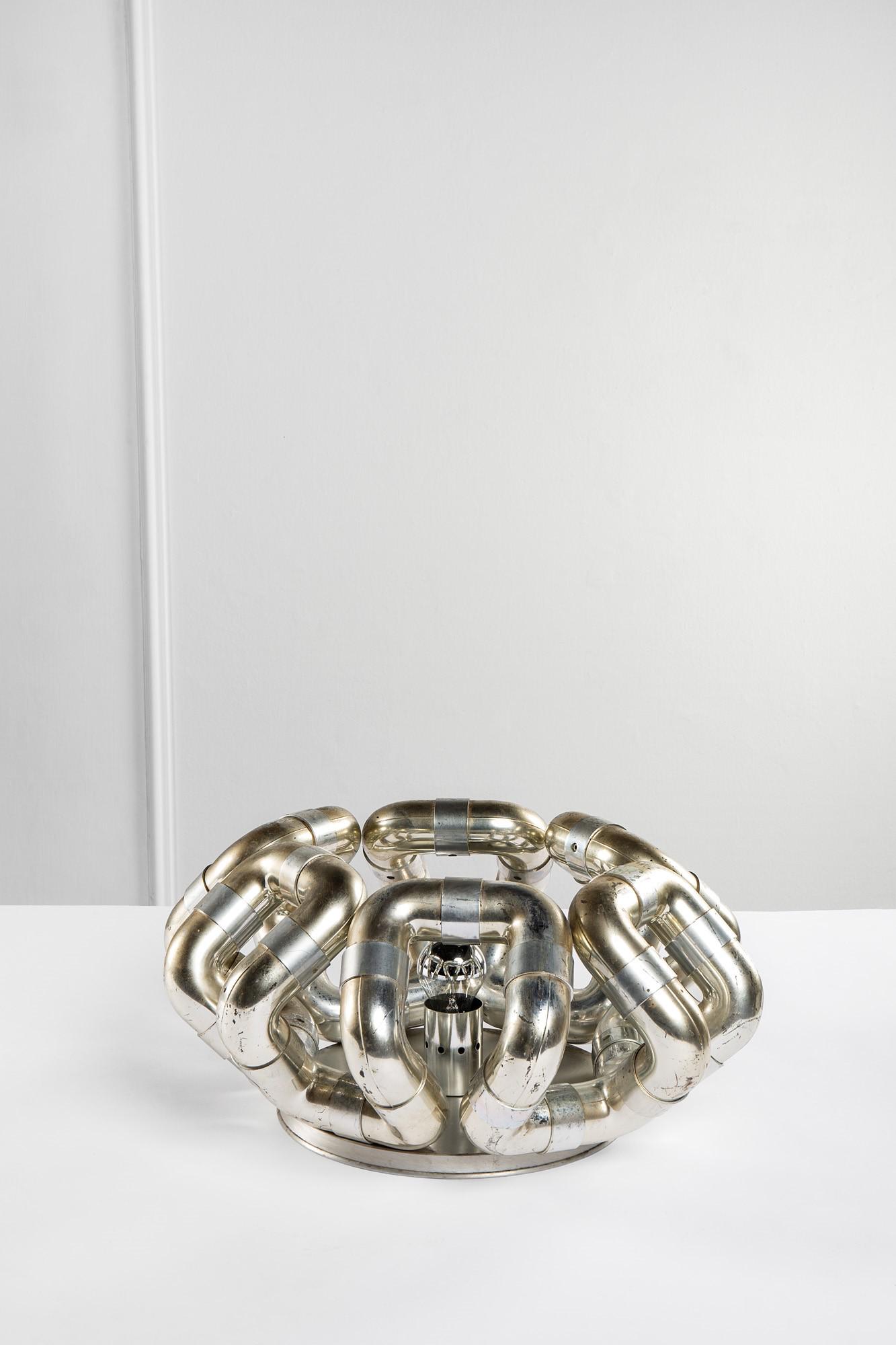 Gaetano Missaglia, Lampada da tavolo: Lampada da tavoloAbs tubolare cromato.Prod. Missaglia, 1968 ca.h cm 25, diam. cm 48
