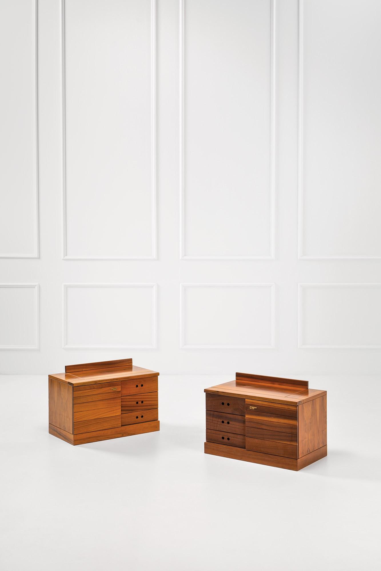 Due comodini: Due comodiniLegno di ciliegio, ottone.1960 ca.cm 52x75x44
