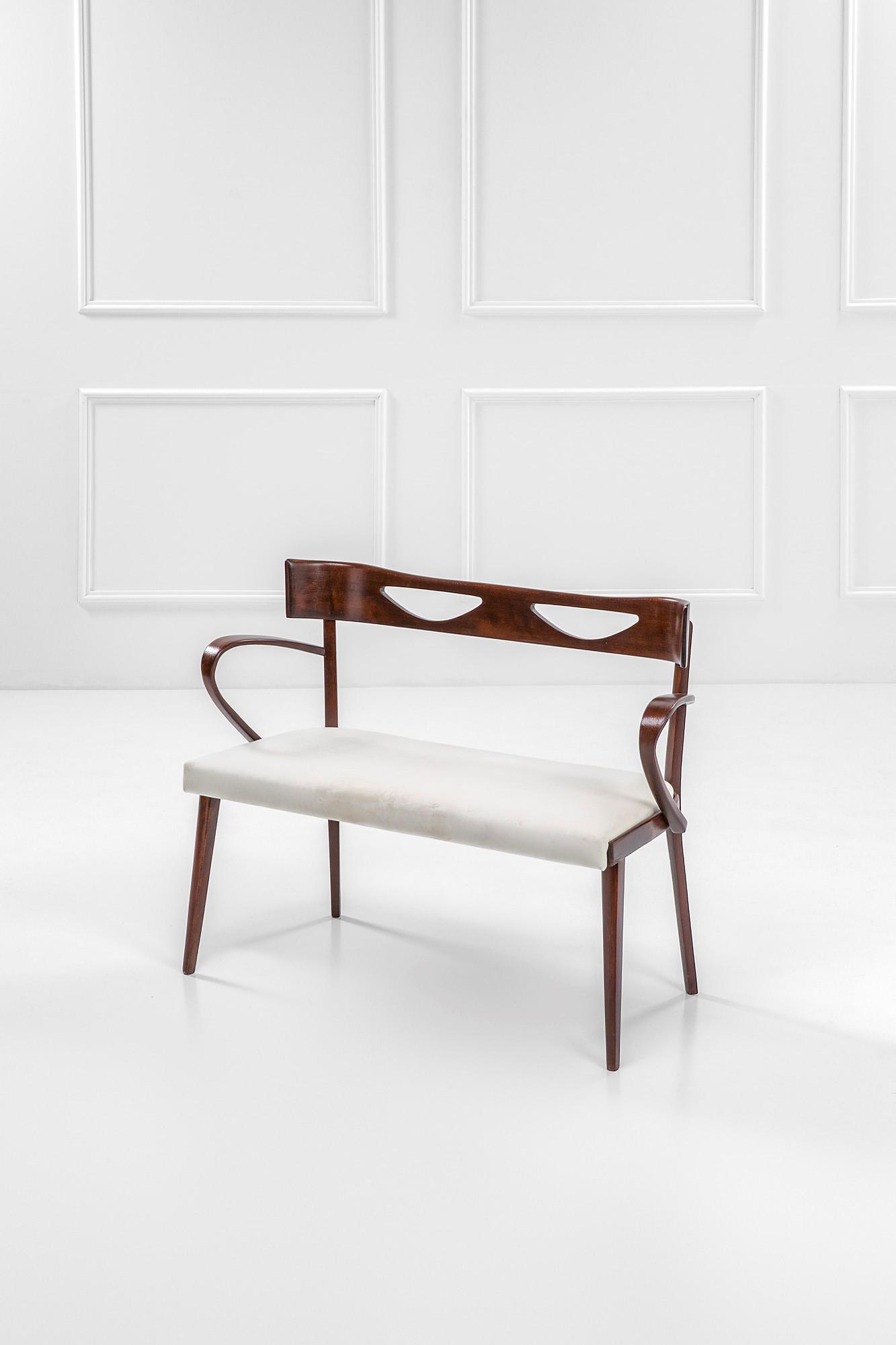 Divanetto a due posti (1 of 3)