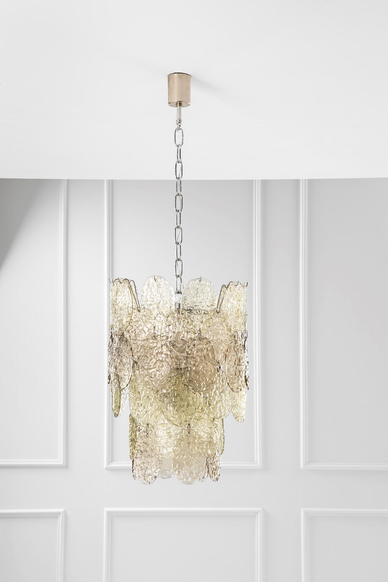 Gino Vistosi, Lampadario mod. Torcello: Lampadario mod.Torcello Metallo cromato, elementi modulari in vetro bugnato rifrangente lavorato a mano e colorato. Prod. Vistosi, 1970 ca. h cm 110, diam. cm 40 Literature: Catalogo Vistosi.