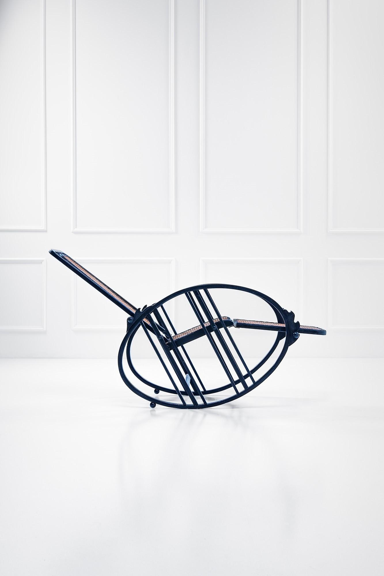 Max Fabiani, Dondolo Modello 267: Dondolo Modello 267 detto Egg rocking chair Legno verniciato sagomato, legno massello verniciato, paglia di Vienna. Prod. Antonio Volpe, 1930 ca. cm 128x60x130 LITERATURE: M. L. Borgia, G. Renzi, Soci