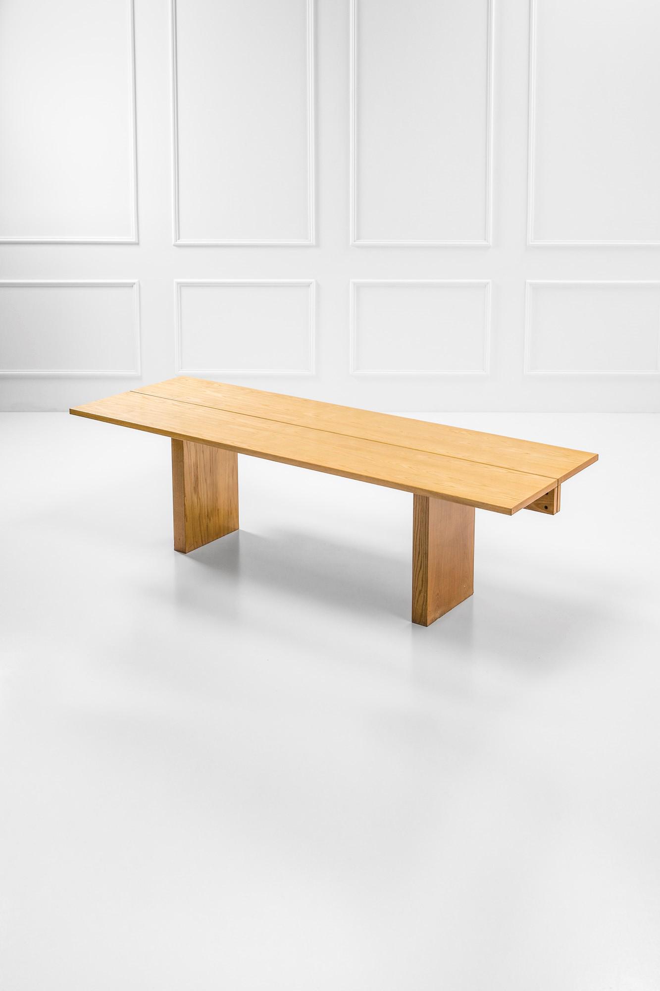 Superstudio, Tavolo mod. Lambda: Tavolo mod. Lambda Legno di rovere. Prod. Giovannetti, 1970 ca. cm 72x250x85 LITERATURE: G. Pettena, Cristiano Toraldo di Francia. Progetti e architetture 1980-1988, Electa, Milano, 1988, p. 198.