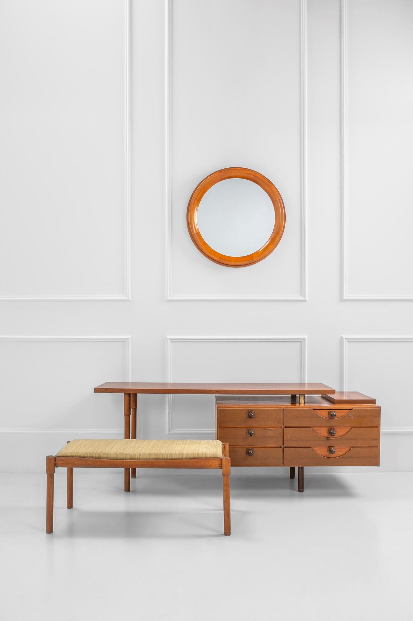 Set di bellezza composto da specchio da parete, toeletta e sgabello (1 of 5)