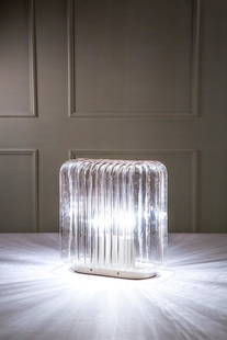 Angelo Mangiarotti, Lampada da tavolo mod. Lari: Lampada da tavolo mod. Lari Metallo, diffusore in vetro stampato. Prod. Artemide, 1978 ca. cm 38x35x17 LITERATURE: G. Gramigna, Repertorio del design italiano per l'arredamento domestico, 1950- 2000,