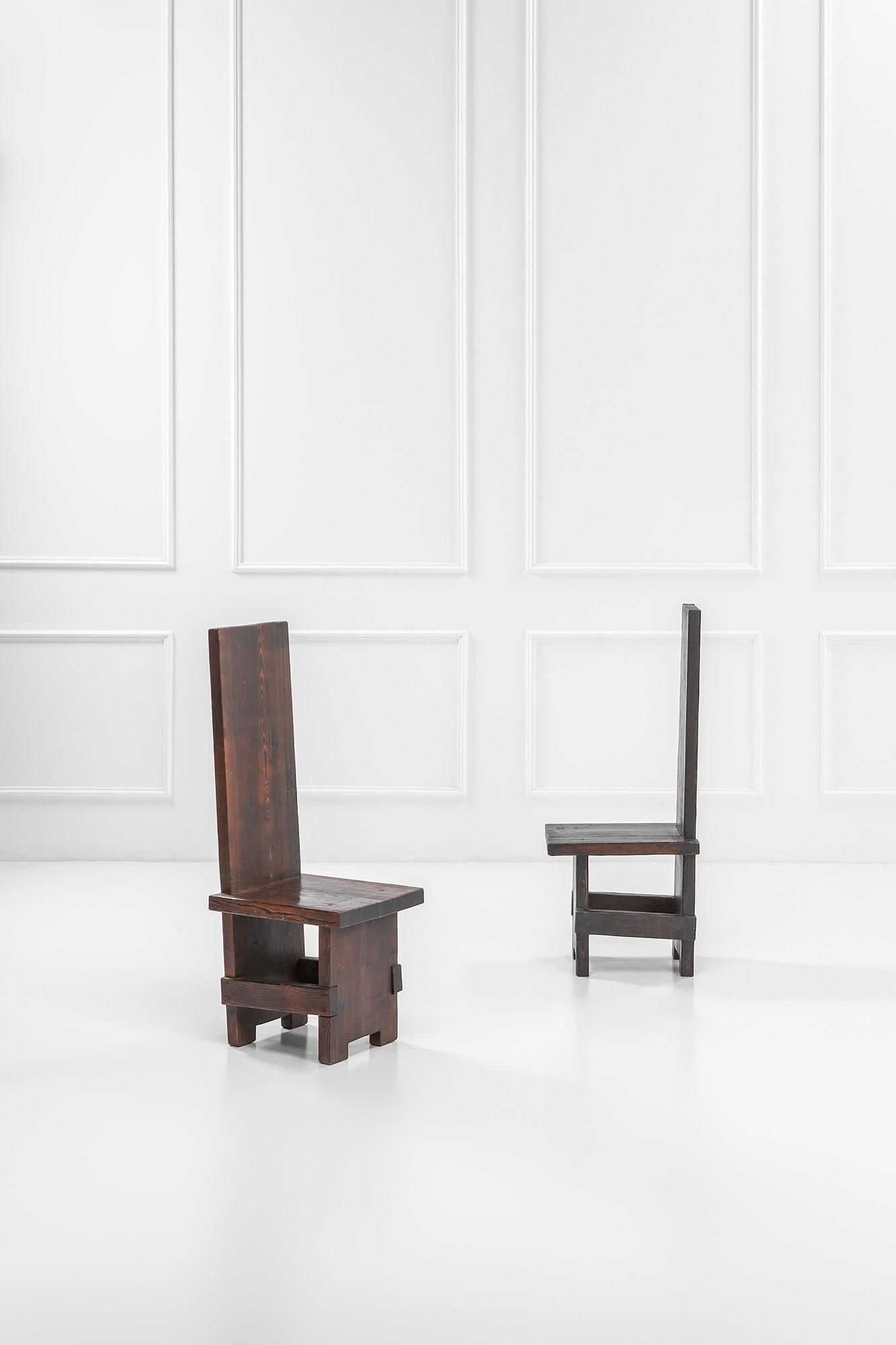 Edoardo Landi, Due sedie mod. S42 Lerim: Due sedie S42 Lerim della linea Fuoco Legno massello trattato con fiamma ossidrica e verniciatura trasparente. Edizione Studio D, Piacenza, fine anni '70 cm 121x40x50 LITERATURE: Catalogo di produzion