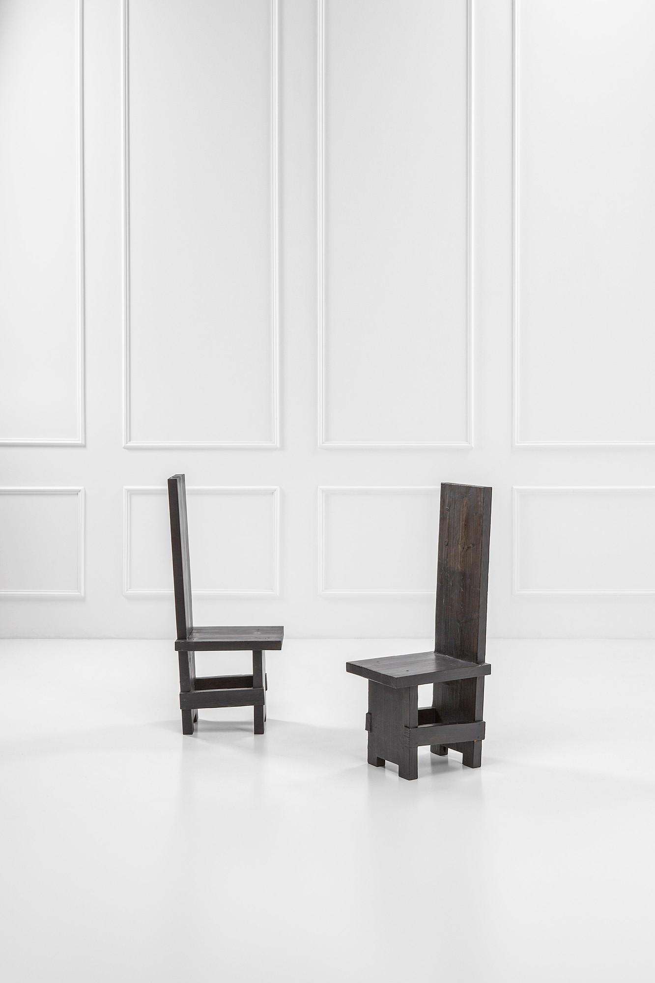 Edoardo Landi, Due sedie mod. S42 Lerim: Due sedie S42 Lerim della linea Fuoco Legno massello trattato con fiamma ossidrica e verniciatura trasparente. Edizione Studio D, Piacenza, fine anni '70 cm 121x40x50 LITERATURE: Catalogo di produzion