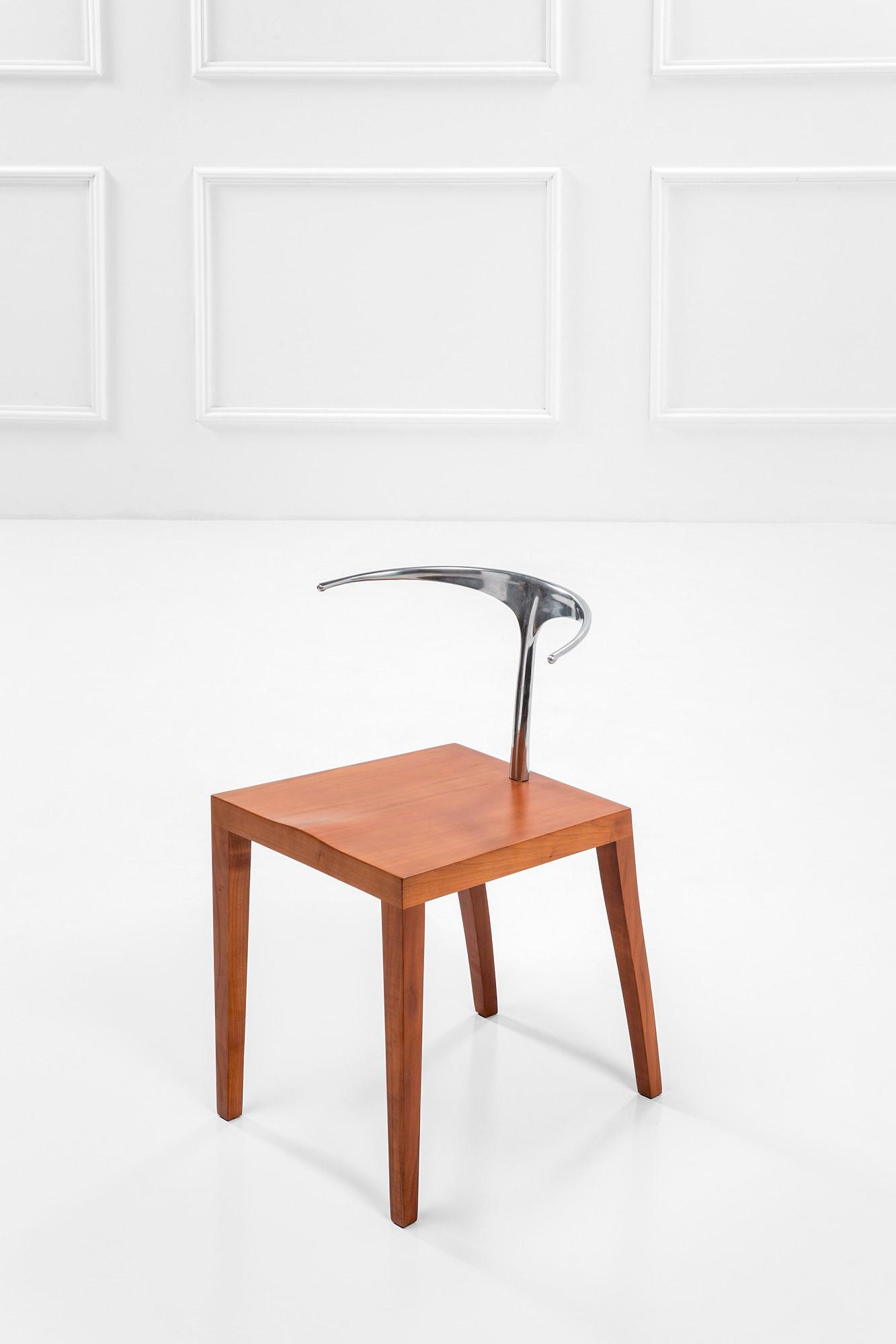 Philippe Starck, Sedia mod. Royalton: Sedia mod. Royalton Alluminio pressofuso, legno impiallacciato, legno di pero. Prod. Driade, 1991 ca. Marchio del produttore. cm 71x39x44 LITERATURE: C. & P. Fiell, 1000 chairs, ed. Taschen, 2005, p.