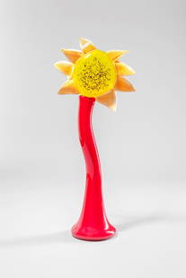 Simone Cenedese, Girasole : GirasoleGrande scultura in vetro soffiato policromo a forma di fiore.Prod. Cenedese Murano, 1980 ca.Firma incisa a punta Simone Cenedese Murano.h cm 76, largh. cm 30