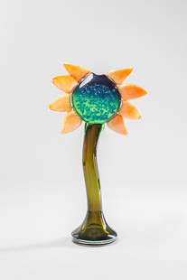 Simone Cenedese, Girasole : Girasole Grande scultura in vetro soffiato policromo a forma di fiore. Prod. Cenedese Murano, 1980 ca. Firma incisa a punta Simone Cenedese Murano. h cm 51, largh. cm 30