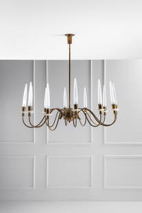 Angelo Lelii, Grande lampadario a dodici luci mod. 12833: Grande lampadario a dodici luci mod. 12833 Ottone, vetro opalino sabbiato all'interno, vetro lucido opalino. Prod. Arredoluce, 1960 ca. h cm 92, diam. cm 100 LITERATURE: Anty Pansera, Alessandro Padoa