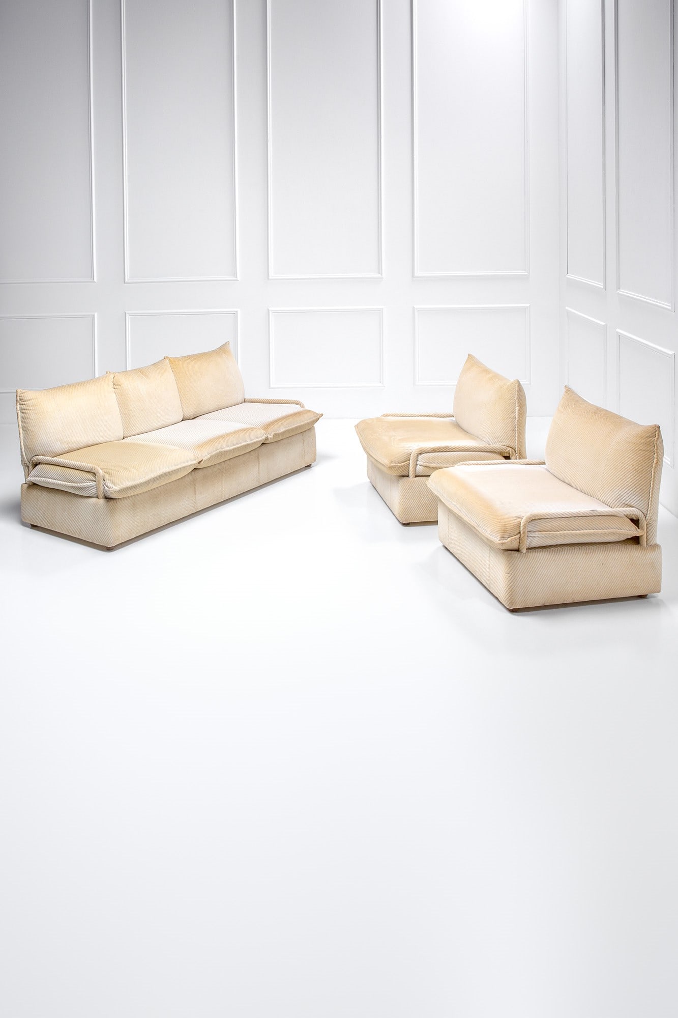 Marzio Cecchi, Divano a tre posti e due poltrone (1 of 4)